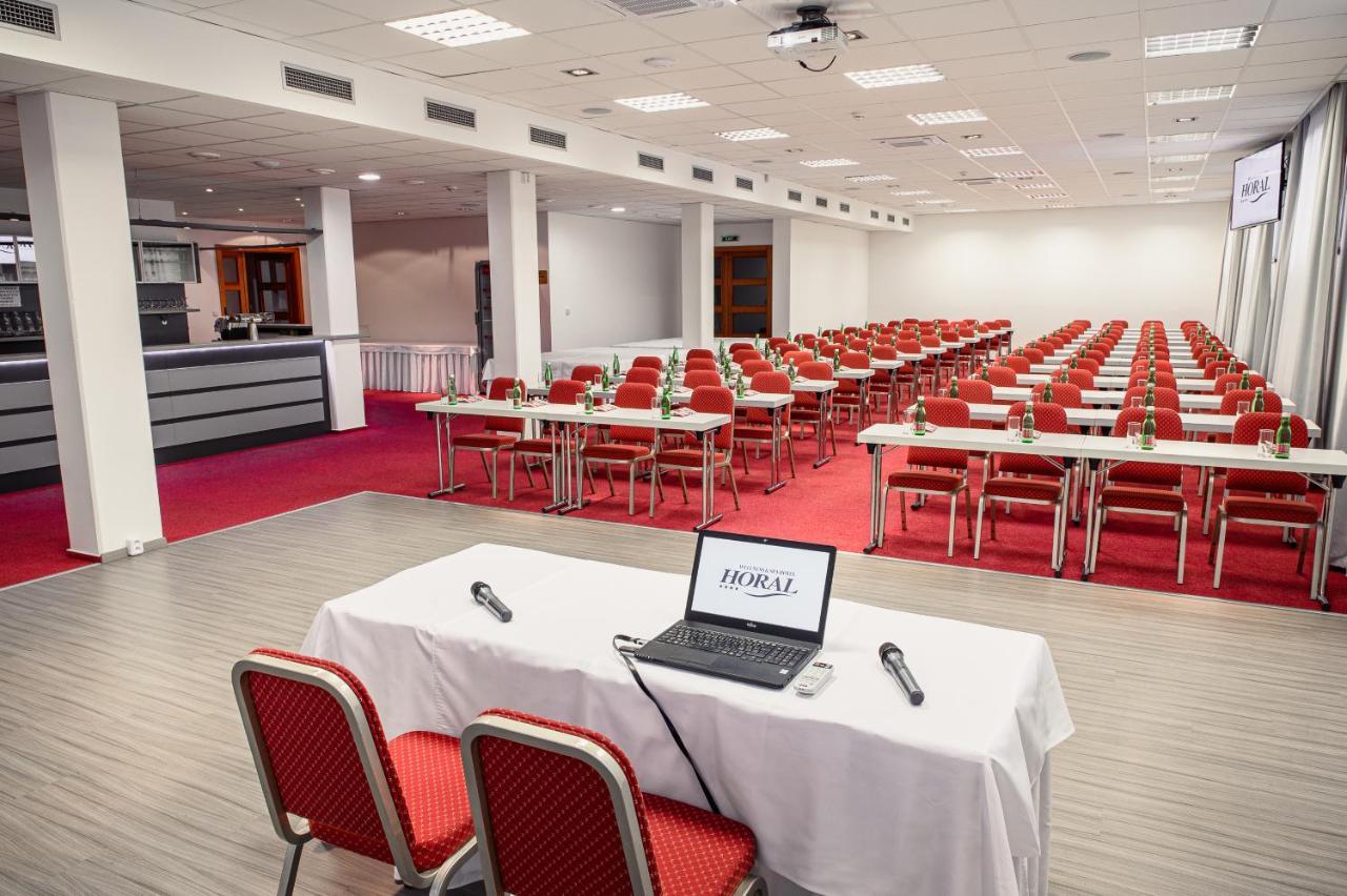 Hotel Horal Rožnov pod Radhoštěm Esterno foto