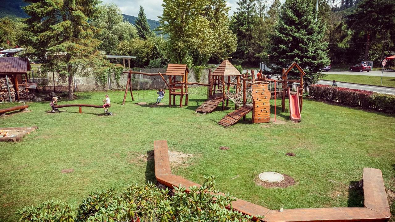 Hotel Horal Rožnov pod Radhoštěm Esterno foto