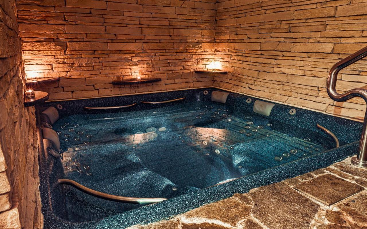 Hotel Horal Rožnov pod Radhoštěm Esterno foto