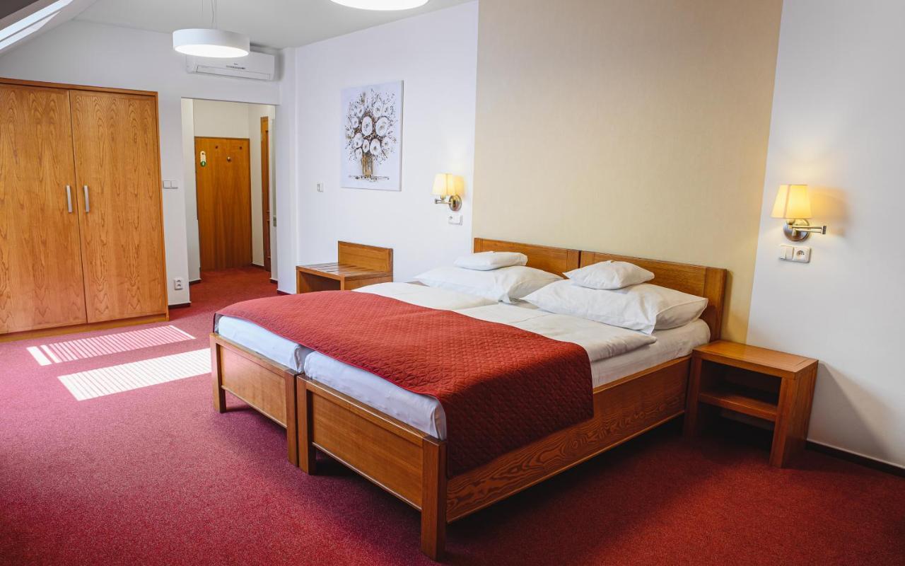 Hotel Horal Rožnov pod Radhoštěm Esterno foto
